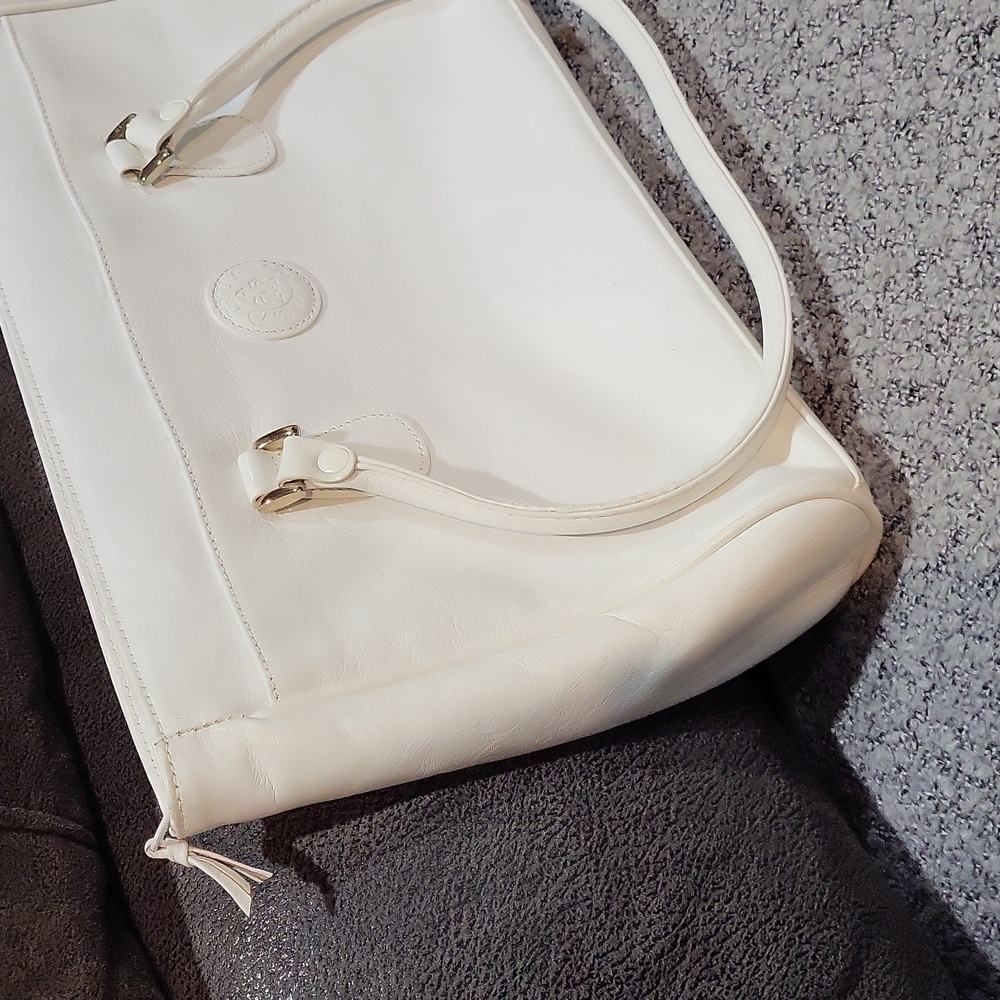 Axiom Leather Purse - Picture 2 of 15